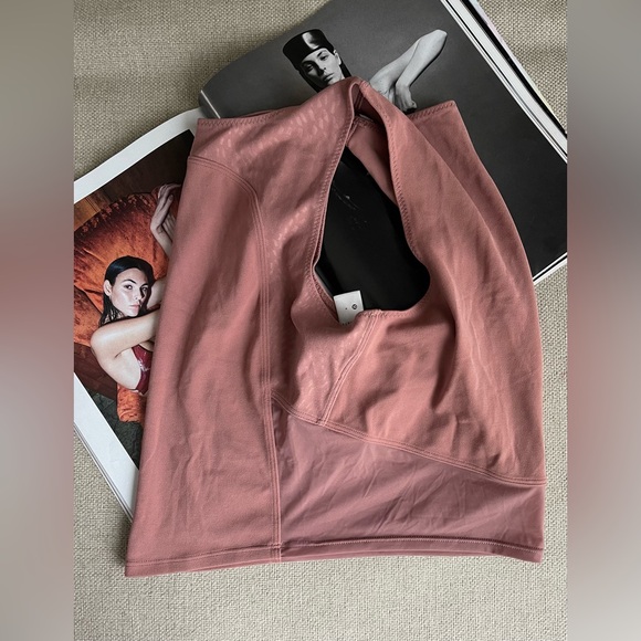 Lululemon Nulu And Mesh Yoga Tank Top
Jewel Emboss Spiced Chai Size 4 - Picture 10 of 15